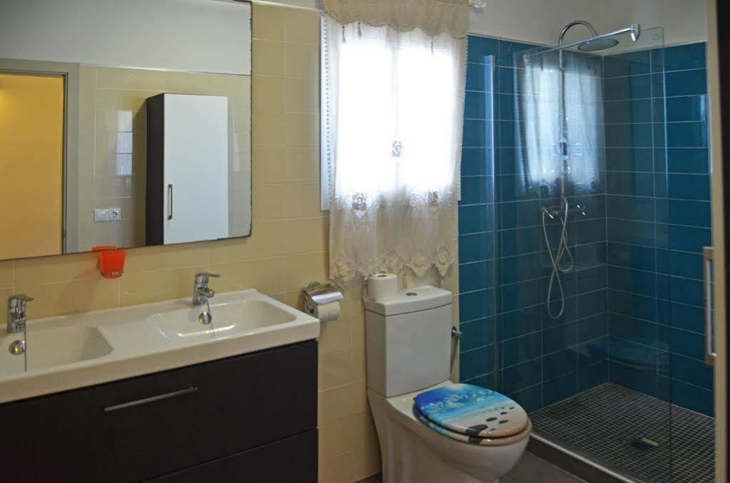 Vivienda Rural Atlantico Sur & Familias Guest House โกนิล เด ลาฟรอนเตรา ภายนอก รูปภาพ